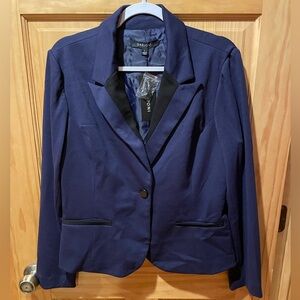 Darjoni Women’s blazer NWT  Size L blue black trim
